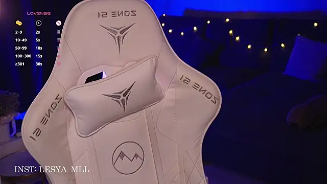 Snapshot of wowmolly chatting on 03.21.25 wowmolly online show from 03.21.25