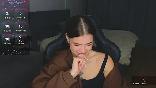 Snapshot of adrianawow1 chatting on 11.28.25 adrianawow1 online show from 11.28.25