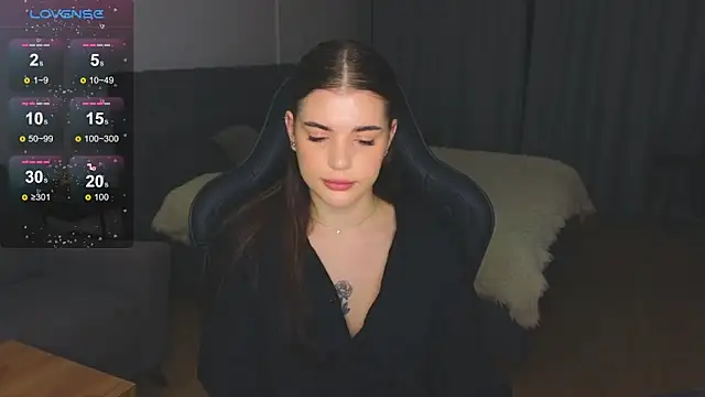 Snapshot of adrianawow1 chatting on 12.16.25 adrianawow1 online show from 12.16.25