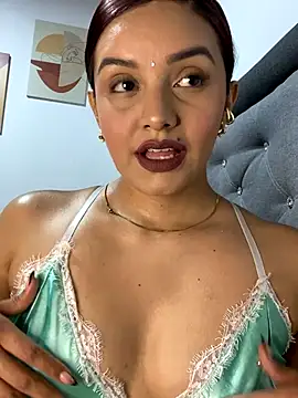 Melanyprada online show from 11.16.25