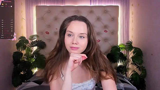 Snapshot of Julie_Rhodes chatting on 03.06.25 Julie Rhodes online show from 03.06.25