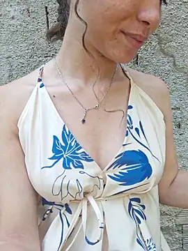 HelenHoltz online show from 11.26.25