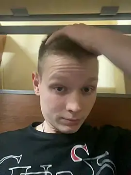 Snapshot of fameboyboo chatting on 01.03.25 fameboyboo online show from 01.03.25