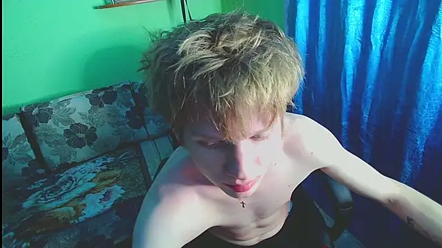 Snapshot of fameboyboo chatting on 11.02.25 fameboyboo online show from 11.02.25