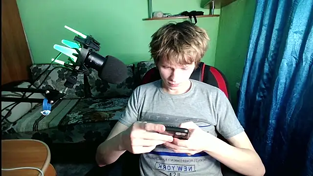 Snapshot of fameboyboo chatting on 11.23.25 fameboyboo online show from 11.23.25