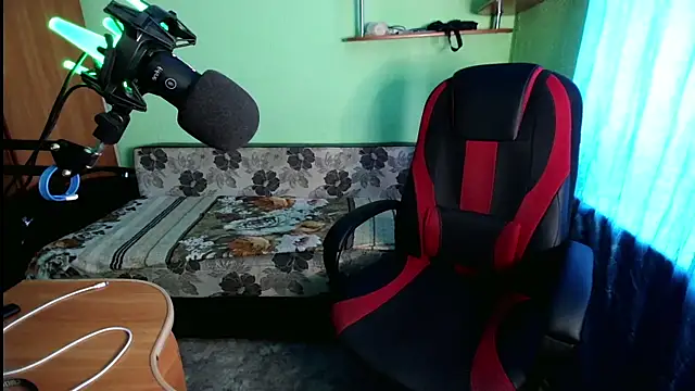 Snapshot of fameboyboo chatting on 11.24.25 fameboyboo online show from 11.24.25