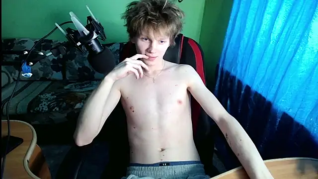 Snapshot of fameboyboo chatting on 11.28.25 fameboyboo online show from 11.28.25