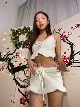 Snapshot of DesiredHoney chatting on 12.29.24 DesiredHoney online show from 12.29.24