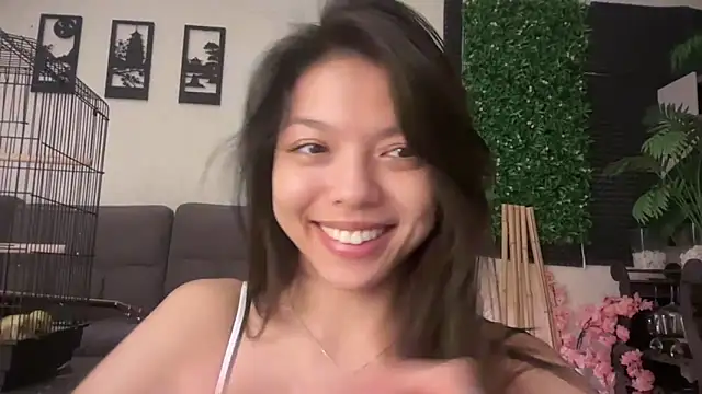 Snapshot of DesiredHoney chatting on 09.10.25 DesiredHoney online show from 09.10.25