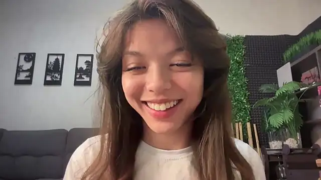 Snapshot of DesiredHoney chatting on 10.05.25 DesiredHoney online show from 10.05.25