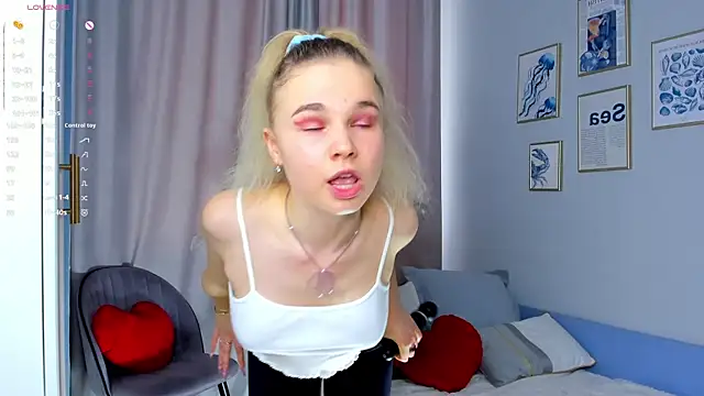 OdetteHarwick online show from 09.28.25