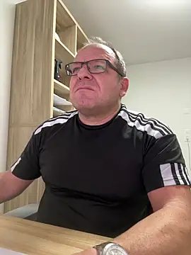 coupleLatinaLovers online show from 10.31.25