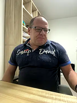 Snapshot of coupleLatinaLovers chatting on 12.22.25 coupleLatinaLovers online show from 12.22.25