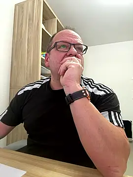 Snapshot of coupleLatinaLovers chatting on 01.12.26 coupleLatinaLovers online show from 01.12.26