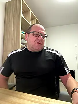 Snapshot of coupleLatinaLovers chatting on 01.13.26 coupleLatinaLovers online show from 01.13.26