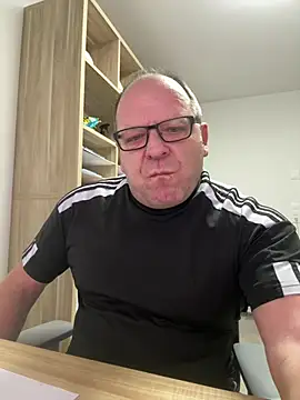 Snapshot of coupleLatinaLovers chatting on 01.15.26 coupleLatinaLovers online show from 01.15.26