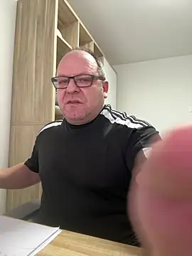 Snapshot of coupleLatinaLovers chatting on 01.19.26 coupleLatinaLovers online show from 01.19.26