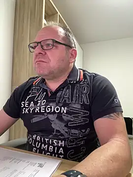 Snapshot of coupleLatinaLovers chatting on 02.06.26 coupleLatinaLovers online show from 02.06.26