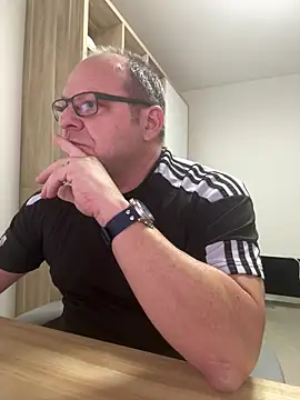 Snapshot of coupleLatinaLovers chatting on 02.25.26 coupleLatinaLovers online show from 02.25.26