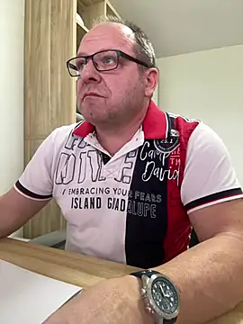 Snapshot of coupleLatinaLovers chatting on 03.16.26 coupleLatinaLovers online show from 03.16.26