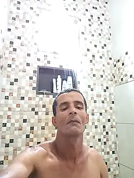 Snapshot of morenogato100 chatting on 12.17.25 morenogato100 online show from 12.17.25