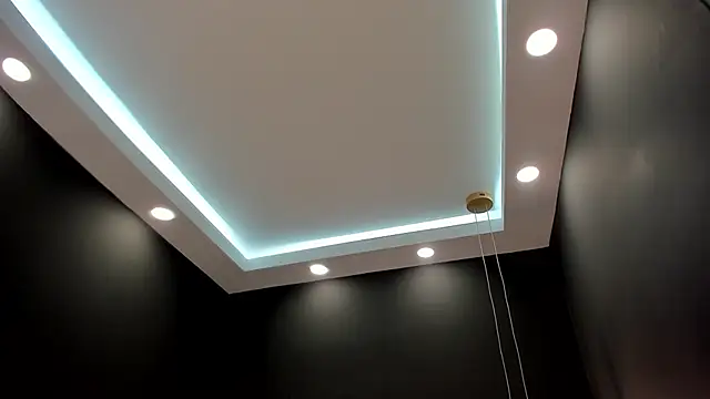 chloe zulay online show from 02.20.25