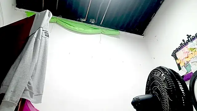 PetiteIvoryQueen19 online show from 11.11.25