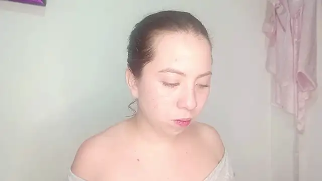 PetiteIvoryQueen19 online show from 05.12.26