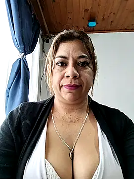 Laura-Hernandez online show from 10.17.25