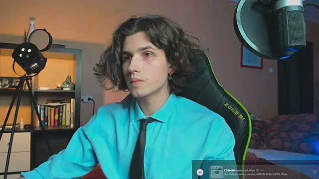 Snapshot of daddyMarty420 chatting on 11.01.25 daddyMarty420 online show from 11.01.25