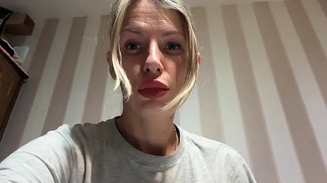 Snapshot of YourJuliena chatting on 03.15.25 YourJuliena online show from 03.15.25