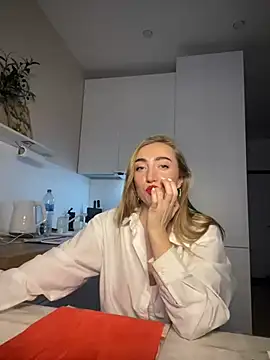 kira proxima 02 online show from 02.28.25