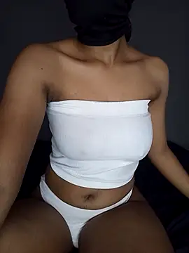 Snapshot of lisa_larry88 chatting on 10.24.25 lisa larry88 online show from 10.24.25