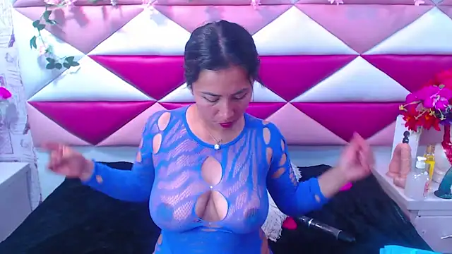 SalmaSantos online show from 02.23.25