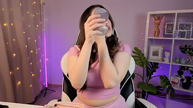 Snapshot of MelissaLovvv chatting on 02.18.26 MelissaLovvv online show from 02.18.26