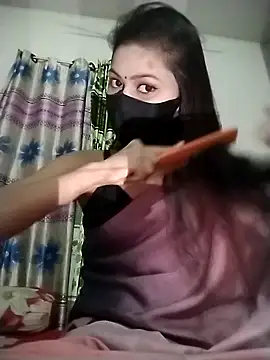 Snapshot of Nadia-2 chatting on 12.20.25 Nadia-2 online show from 12.20.25