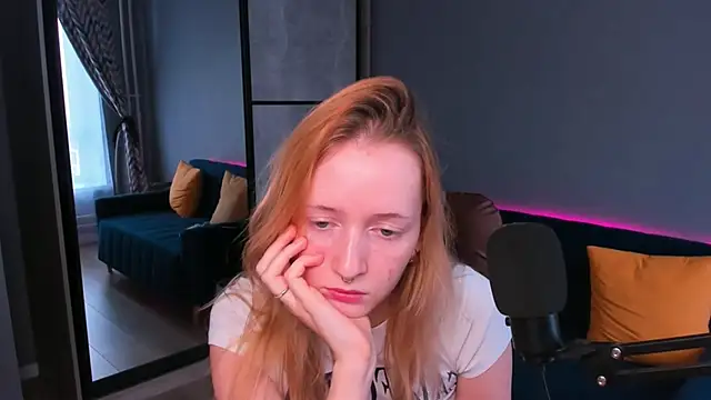 Snapshot of OddlyFamiliar chatting on 12.19.24 OddlyFamiliar online show from 12.19.24