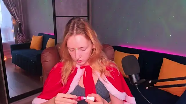 Snapshot of OddlyFamiliar chatting on 12.23.24 OddlyFamiliar online show from 12.23.24