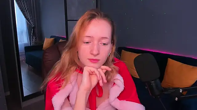 Snapshot of OddlyFamiliar chatting on 12.25.24 OddlyFamiliar online show from 12.25.24