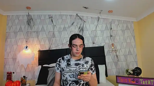 Snapshot of JustinePerry chatting on 10.22.25 JustinePerry online show from 10.22.25