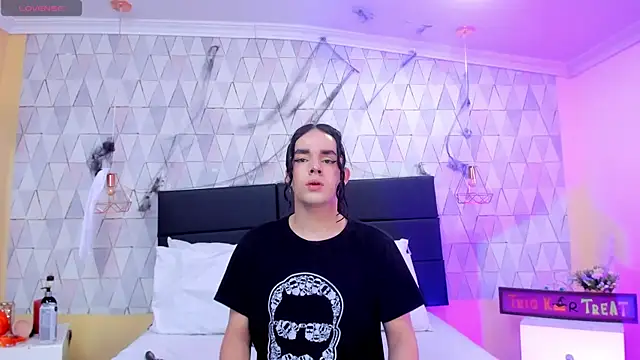 Snapshot of JustinePerry chatting on 11.02.25 JustinePerry online show from 11.02.25