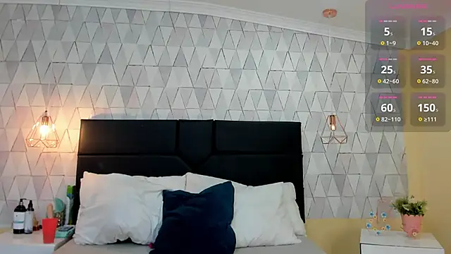 Snapshot of JustinePerry chatting on 11.08.25 JustinePerry online show from 11.08.25