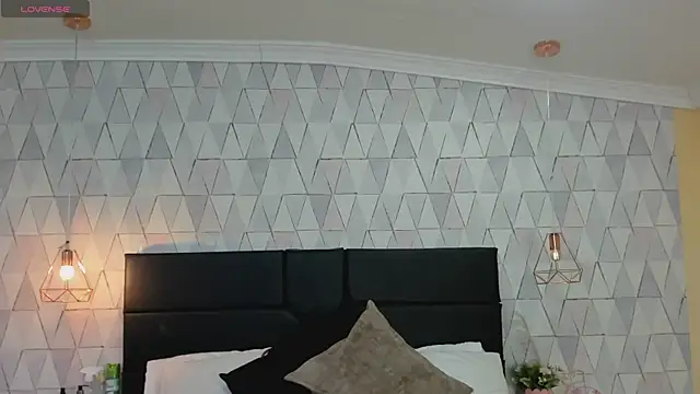 Snapshot of JustinePerry chatting on 11.13.25 JustinePerry online show from 11.13.25