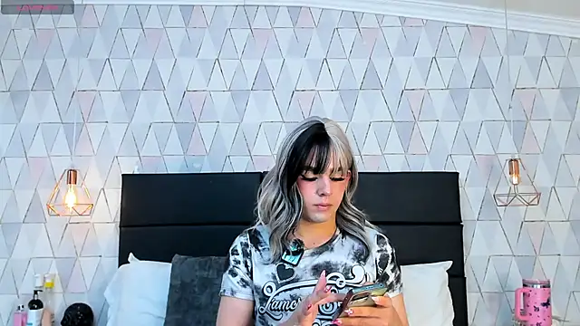 Snapshot of JustinePerry chatting on 11.26.25 JustinePerry online show from 11.26.25