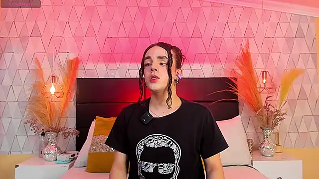 Snapshot of JustinePerry chatting on 03.20.26 JustinePerry online show from 03.20.26