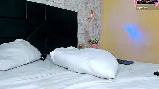 Snapshot of JustinePerry chatting on 04.11.26 JustinePerry online show from 04.11.26