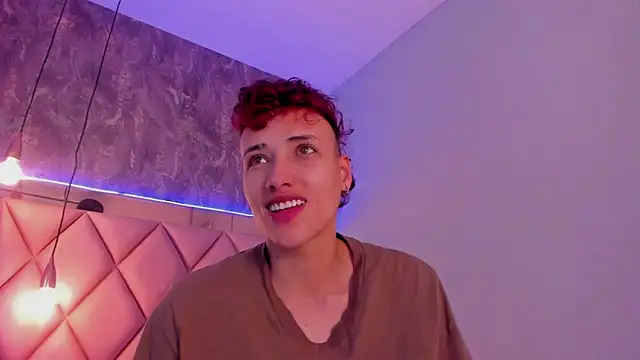 Snapshot of megan_100 chatting on 01.04.25 megan 100 online show from 01.04.25