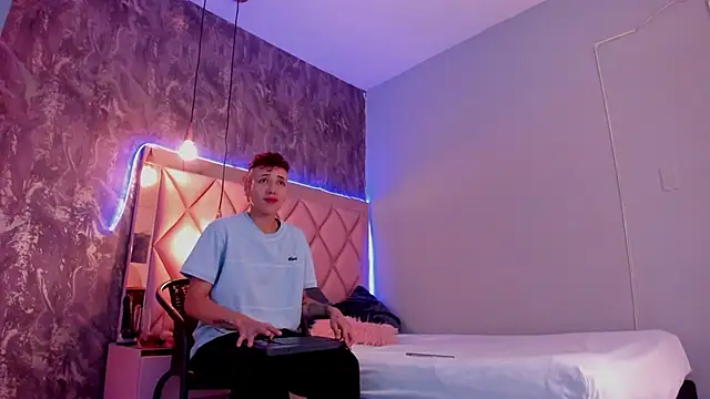 Snapshot of megan_100 chatting on 01.23.25 megan 100 online show from 01.23.25