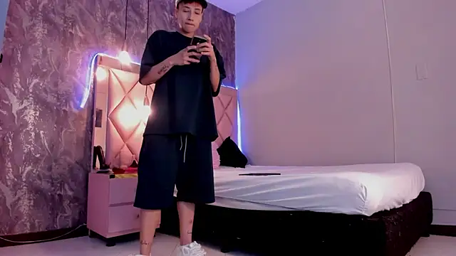 Snapshot of megan_100 chatting on 01.25.25 megan 100 online show from 01.25.25