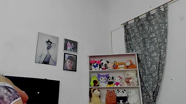 Snapshot of megan_100 chatting on 11.18.25 megan 100 online show from 11.18.25